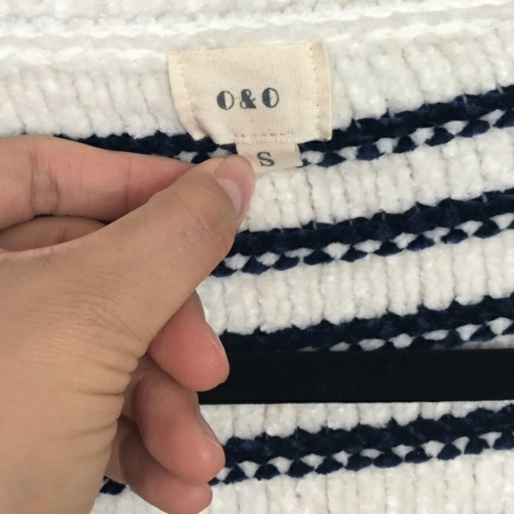 VICI O&O White Blue Striped Chenile V Neck Sweater - Picture 4 of 5
